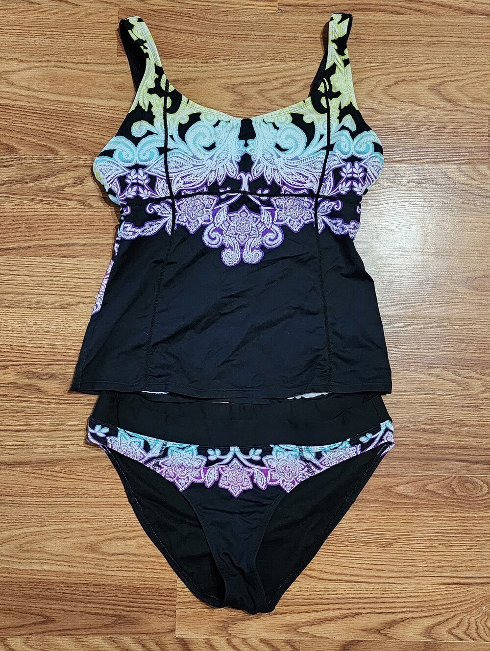 Athleta Hilo Shoreside Swimsuit Tank and Bottom Size M paisley Underwire Tankini